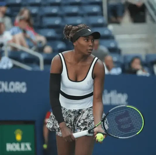 Venus Williams serving