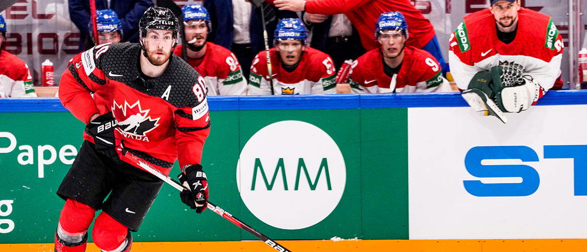 Pierre Luc Dubois carries the puck in the 2022 World Hockey Championship. Dubois returns to Canada for 2024. (World Hockey Championship Betting)