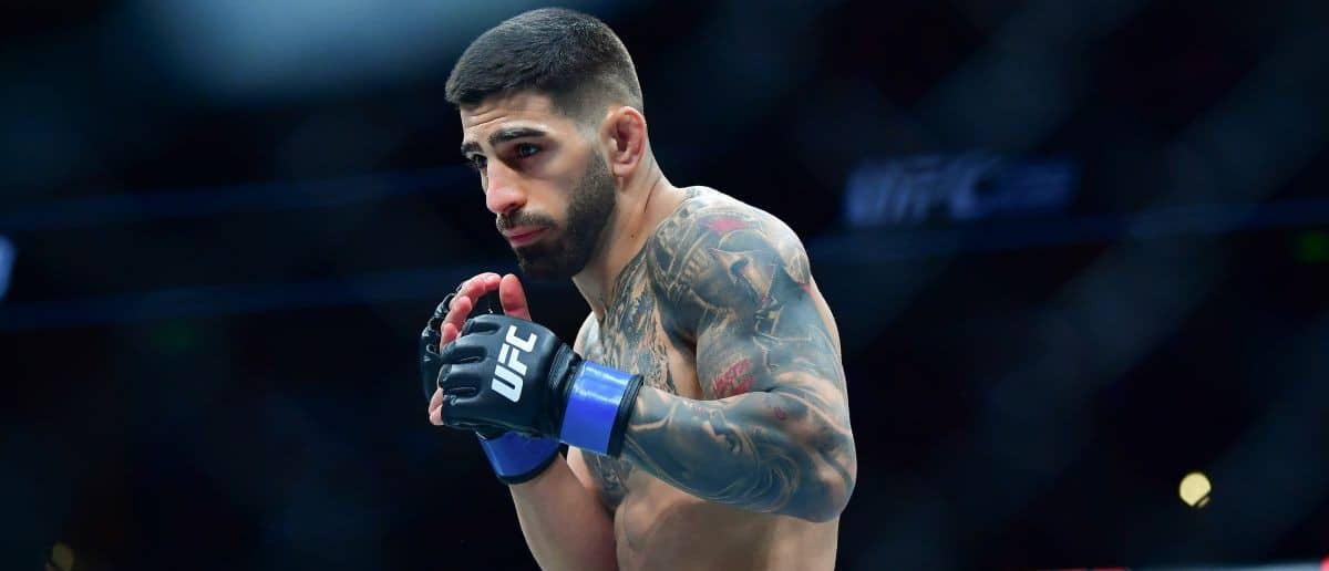 Ilia Topuria fights against Alexander Volkanovski during UFC 298 at Honda Center.