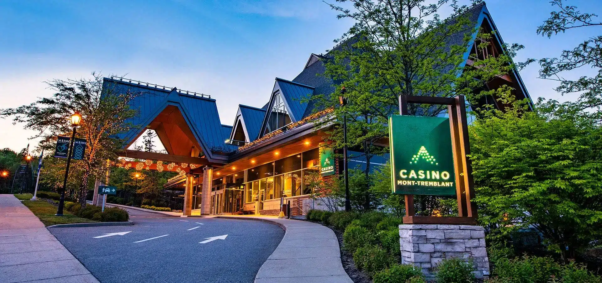 A veiw of th eoutside of Casino Mont Tremblant