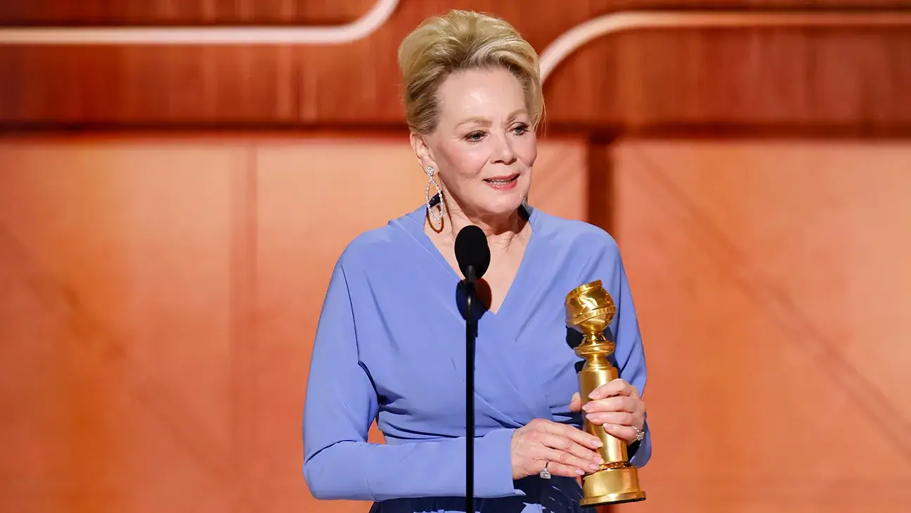 Jean Smart leads the Emmy odds to win outstanding lead actrees in a comedy.