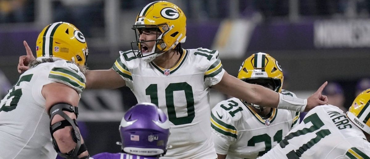 Green Bay Packers quarterback Jordan Love (10) makes an adjustment at the line during the first quarter of their game against the Minnesota Vikings Sunday, December 29, 2024 at U.S. Bank Stadium in Minneapolis, Minnesota.el