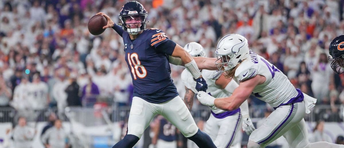 Chicago Bears quarterback Caleb Williams (18) passes against the Minnesota Vikings linebacker Andrew Van Ginkel (43) in the third quarter at U.S. Bank Stadium.