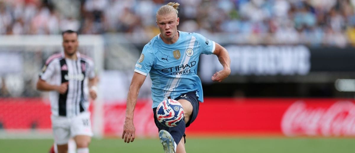 Manchester City forward Erling Haaland (9) controls the ball against Juventus FC during the second half during a group stage match of the 2025 FIFA Club World Cup at Camping World Stadium.