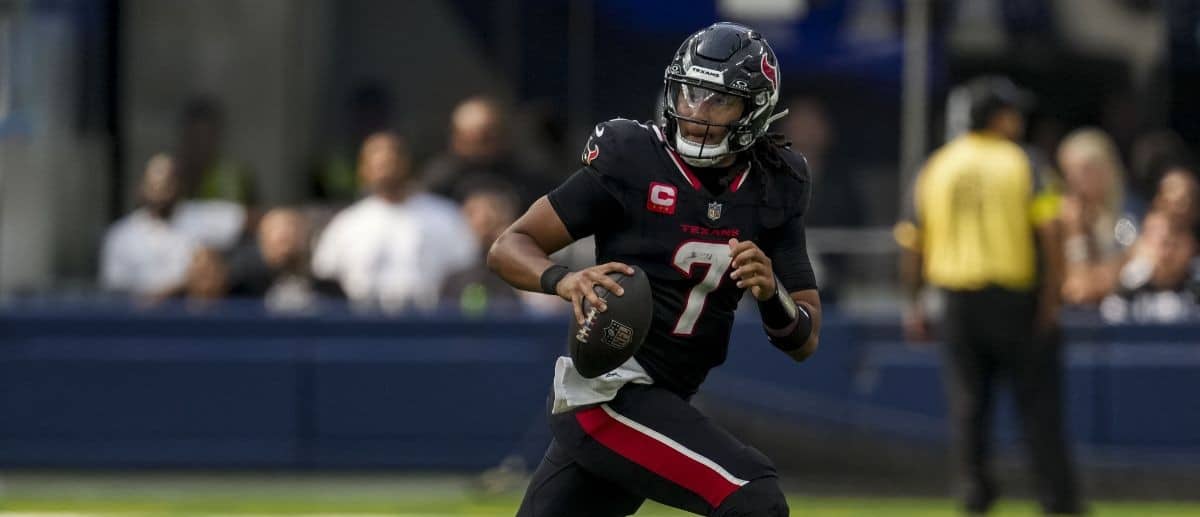 Houston Texans quarterback C.J. Stroud (7) looks for a reciever during the third quarter at SoFi Stadium.