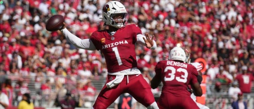 rizona Cardinals quarterback Kyler Murray (1) throws downfield against the San Francisco 49ers during the second half at Levi's Stadium.