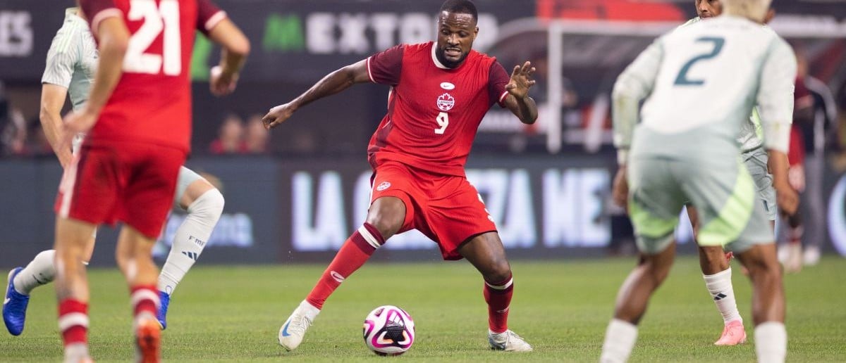 Canada forward Cyle Larin (9) dribbles the ball against Mexico in the first half at AT&T Stadium.