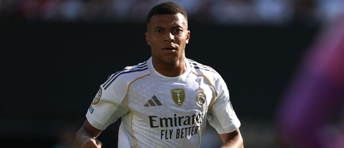 Real Madrid CF forward Kylian Mbappe (9) in the in the second half against Borussia Dortmund during a quarterfinal match of the 2025 FIFA Club World Cup at MetLife Stadium.