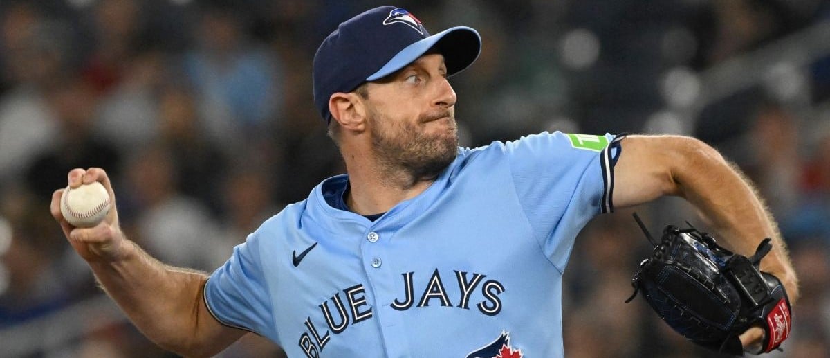 Toronto Blue Jays starting pitcher Max Scherzer (31) delivers a pitch against the Boston Red Sox in the first inning at Rogers Centre
