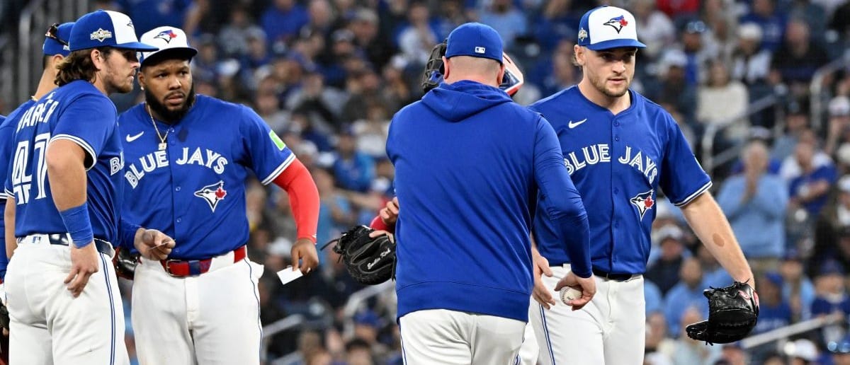 Toronto Blue Jays manager John Schneider (14) relieves pitcher Trey Yesavage (39) in the fifth inning against the Seattle Mariners during game two of the ALCS round for the 2025 MLB playoffs at Rogers Centre
