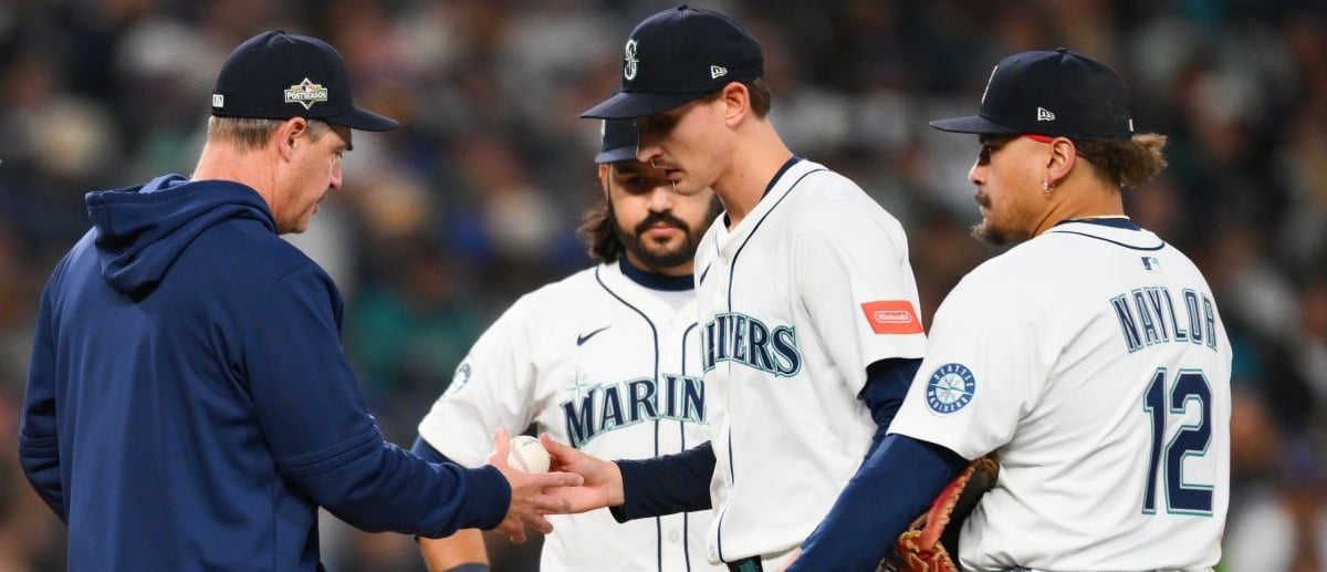 Seattle Mariners manager Dan Wilson (6) makes a pitching change during the fifth inning as Seattle Mariners pitcher George Kirby (68) leaves the game against the Toronto Blue Jays during game three of the ALCS round for the 2025 MLB playoffs at T-Mobile Park.