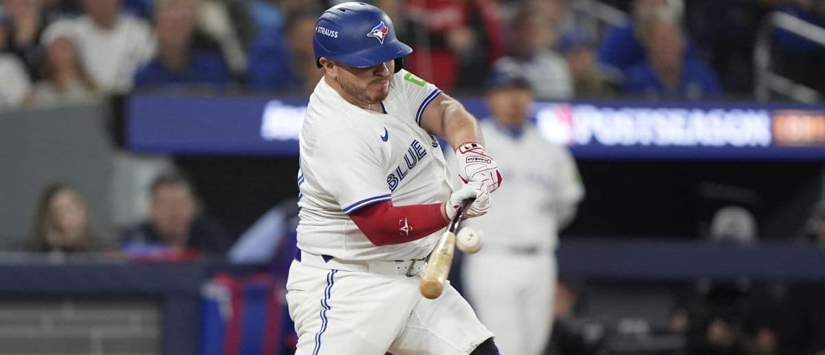 Toronto Blue Jays catcher Alejandro Kirk (30) hits a single against the Seattle Mariners in the sixth inning during game seven of the ALCS round for the 2025 MLB playoffs at Rogers Centre.