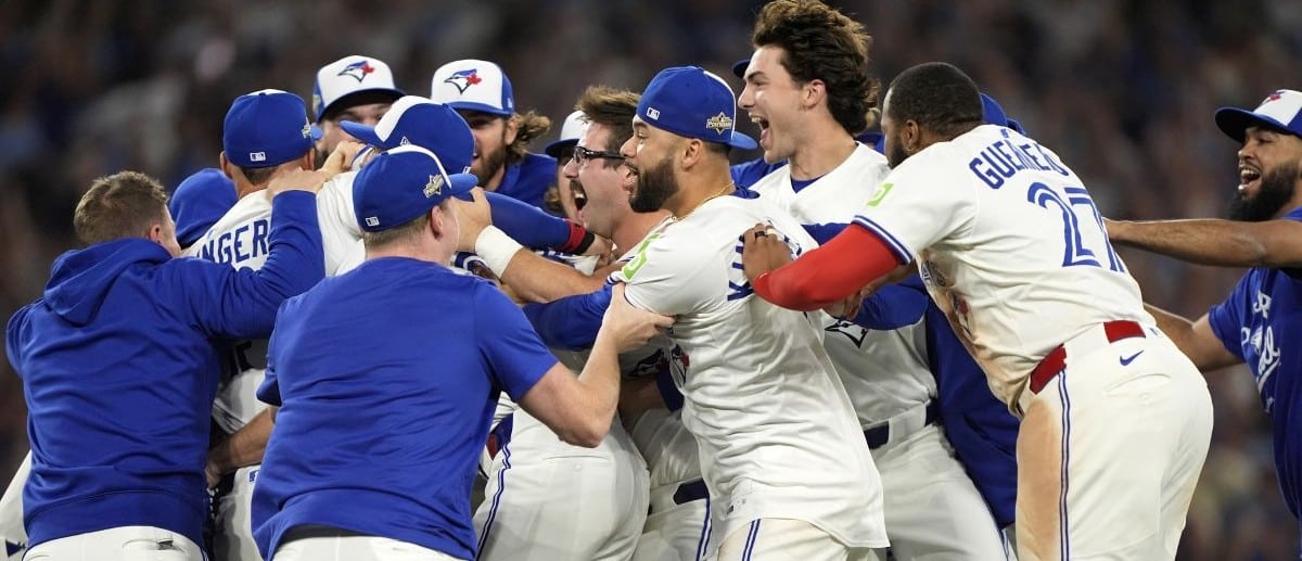 Toronto Blue Jays players celebrate after defeating the Seattle Mariners in game seven of the ALCS round for the 2025 MLB playoffs at Rogers Centre.
