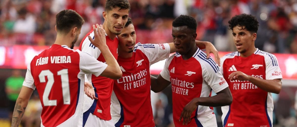 Arsenal forward Gabriel Martinelli (11, C) celebrates with teammates after scoring a goal during the second half against the Manchester United at SoFi Stadium.