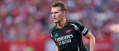 Arsenal midfielder Martin Odegaard (8) in action against Liverpool at Lincoln Financial Field