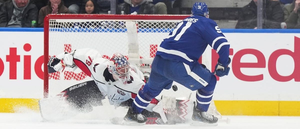 Toronto Maple Leafs center John Tavares (91) scores a goal on Washington Capitals goaltender Charlie Lindgren (79) during the second period at Scotiabank Arena.