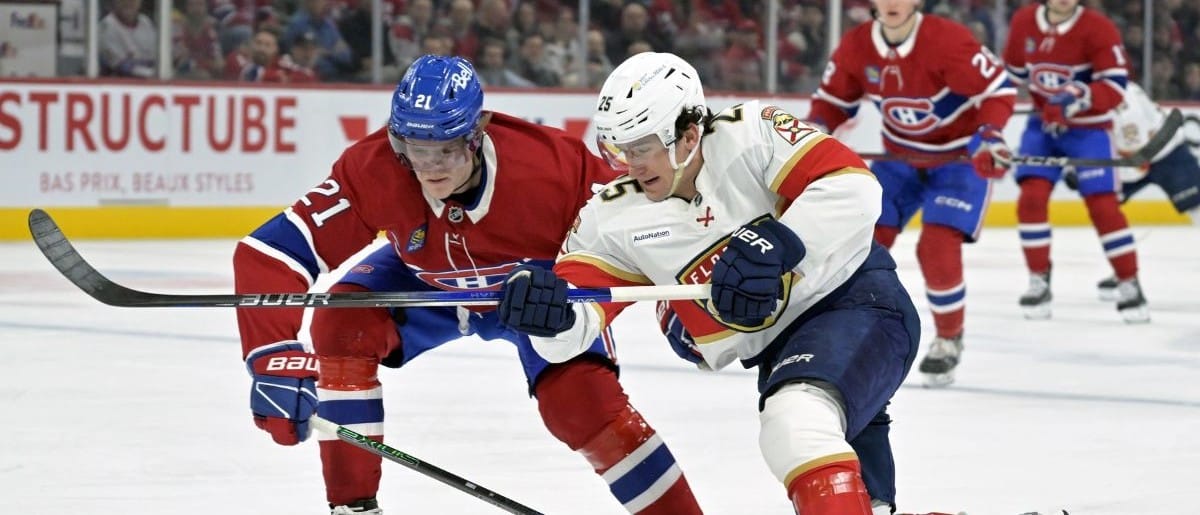 Montreal Canadiens defenseman Kaiden Guhle (21) and Florida Panthers forward Mackie Samoskevich (25) battle for the puck during the first period at the Bell Centre.