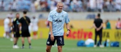 Manchester City forward Erling Haaland (9) during warmups before a group stage match of the 2025 FIFA Club World Cup at Camping World Stadium