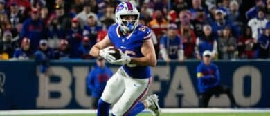 Buffalo Bills tight end Dalton Kincaid (86) runs with the ball in the second half against the Kansas City Chiefs at Highmark Stadium.
