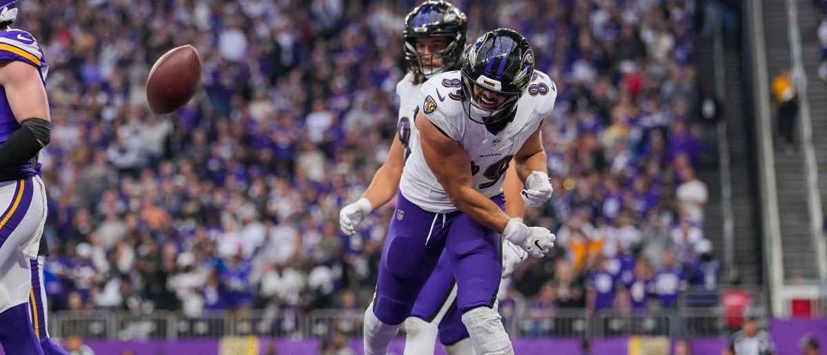 Baltimore Ravens tight end Mark Andrews (89) celebrates his touchdown against the Minnesota Vikings in the third quarter at U.S. Bank Stadium