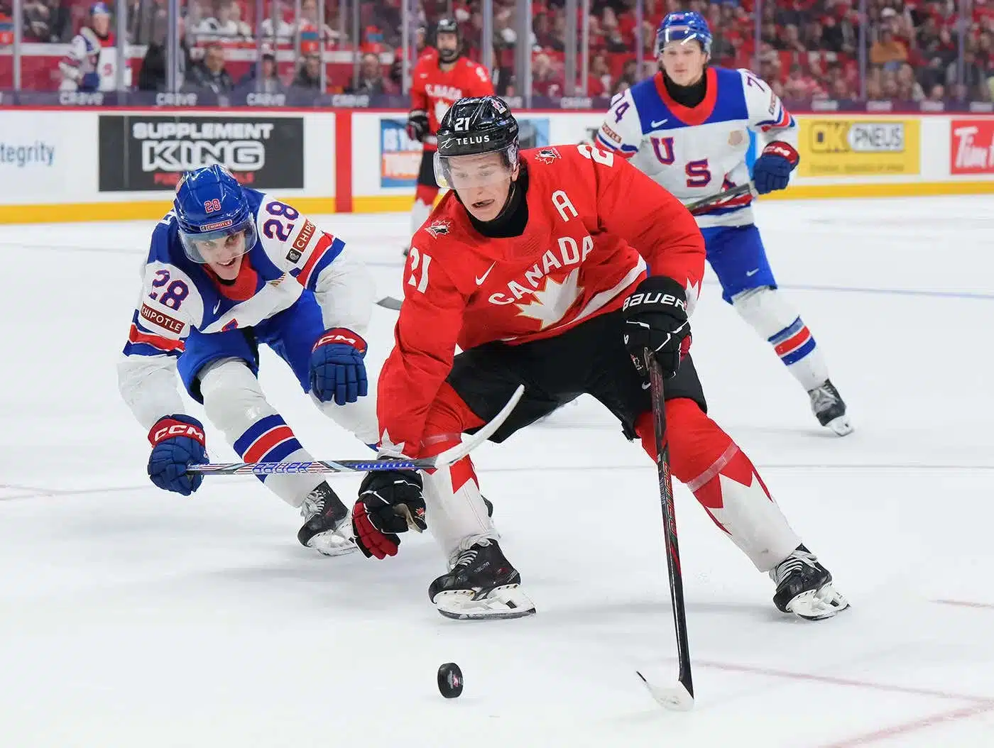 Bradly Nadeau scored on a third-period power play and Carter George made 24 saves, but Canada’s National Junior Team dropped a 4-1 decision to the United States to close prelim play at the 2025 IIHF World Junior Championship.