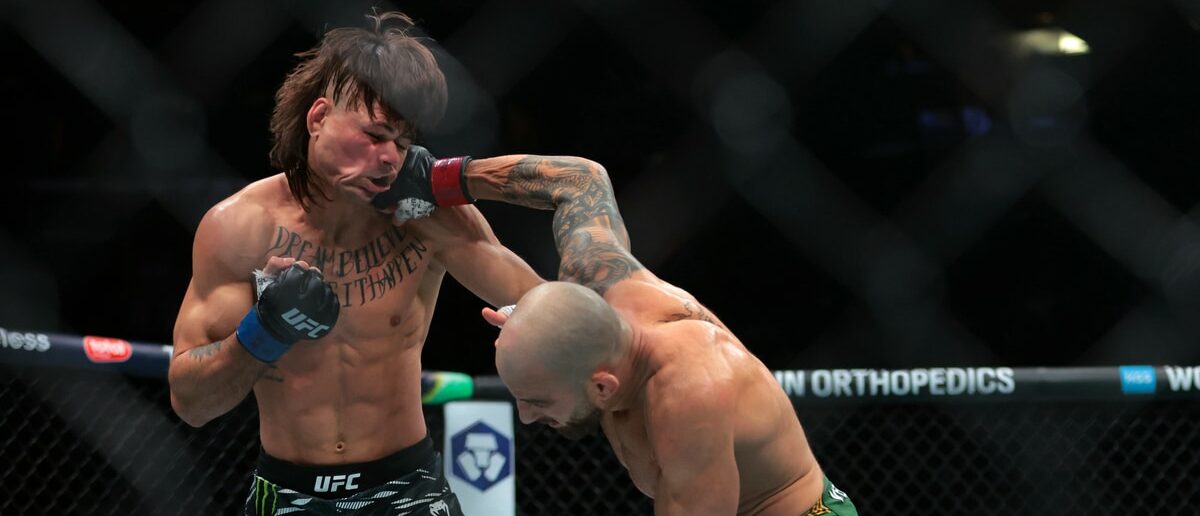 Alexander Volkanovski vs. Diego Lopes at UFC 314 in Miami, Florida