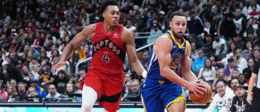 Golden State Warriors guard Stephen Curry (30) controls the ball as Toronto Raptors forward Scottie Barnes (4) tries to defend during the overtime at Scotiabank Arena.