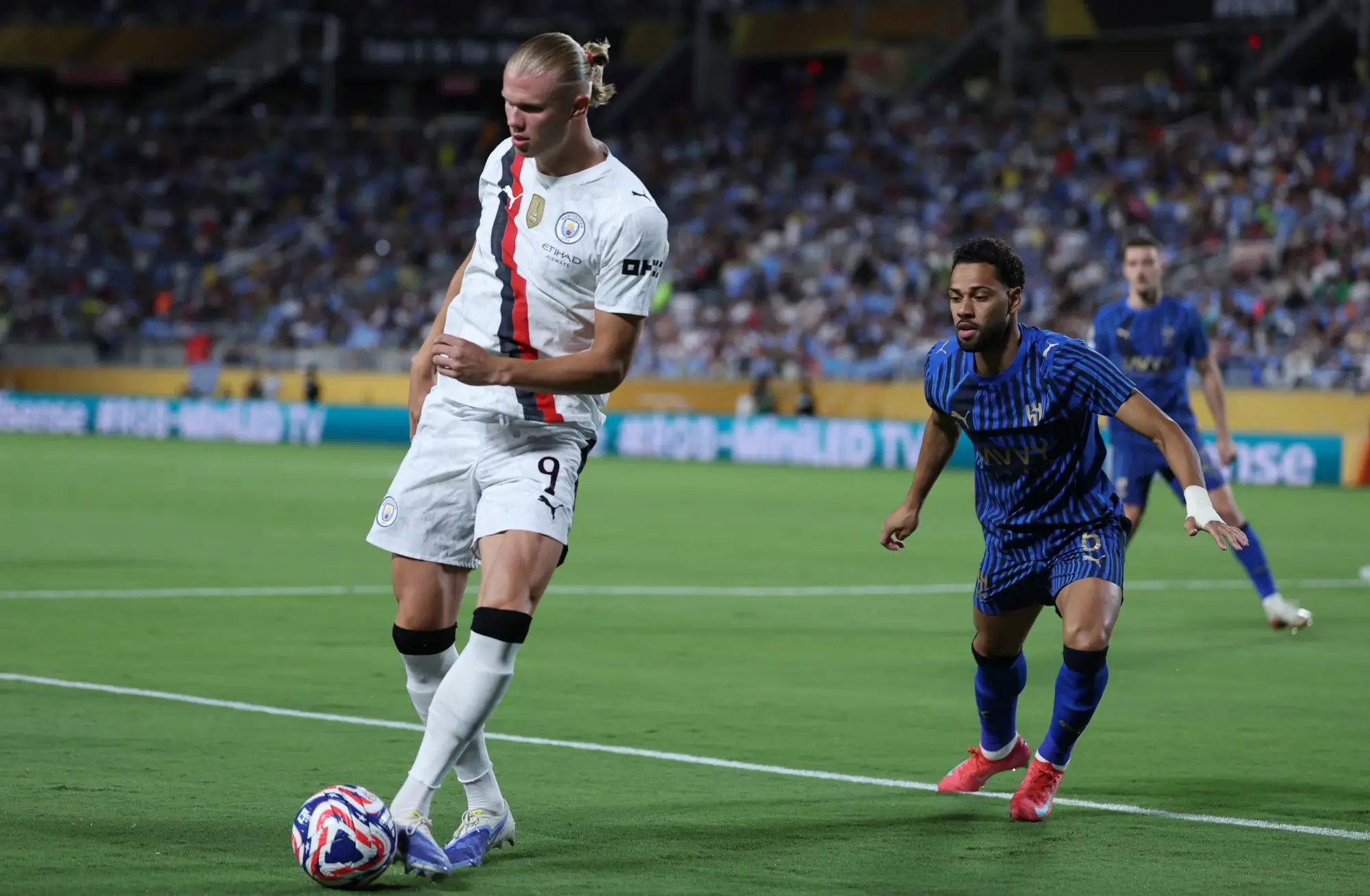Jun 30, 2025; Orlando, Florida, USA; Manchester City forward Erling Haaland (9) passes against Al Hilal FC midfielder Renan Lodi (6) in the first half during a round of 16 match of the 2025 FIFA Club World Cup at Camping World Stadium.