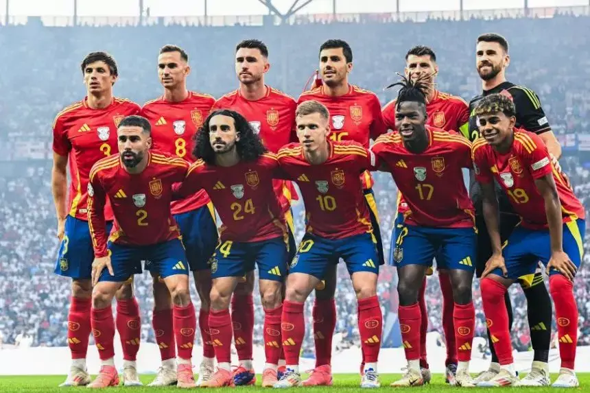 Spain's national men's soccer team poses for a team photo before an international friendly match in October 2025.