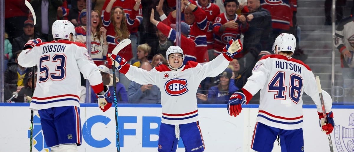 Montréal Canadiens right wing Cole Caufield (13) reacts after scoring a goal during the third period against the Buffalo Sabres at KeyBank Center