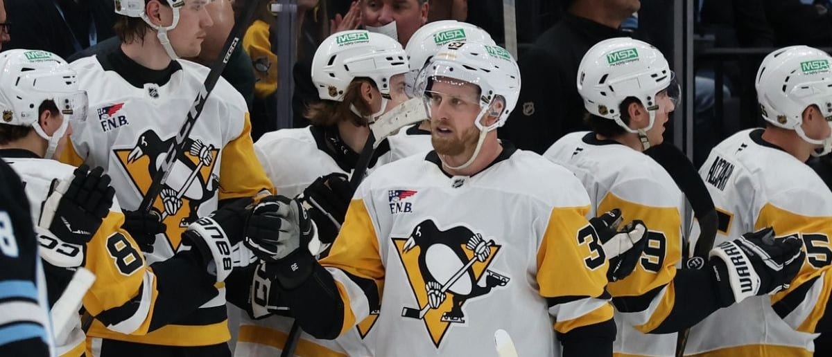 The Pittsburgh Penguins celebrate a goal by right wing Anthony Mantha (39) during the second period of a game against the Utah Mammoth at Delta Center