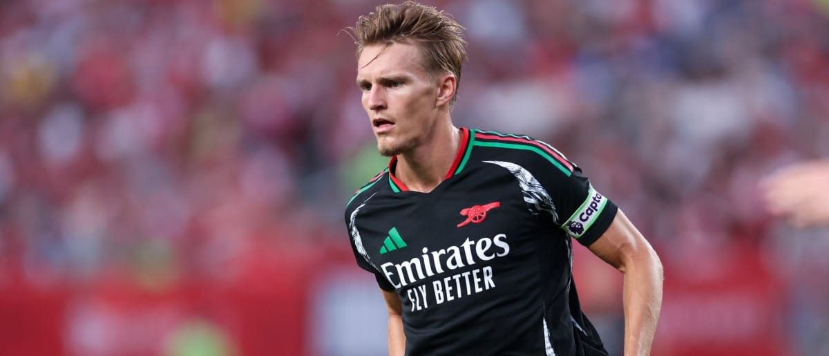 Arsenal midfielder Martin Odegaard (8) in action against Liverpool at Lincoln Financial Field