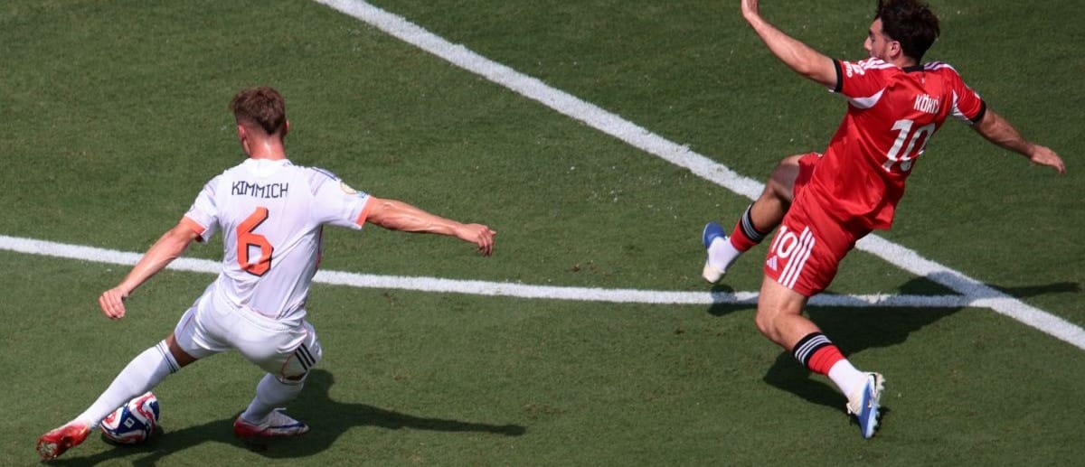 FC Bayern Munchen midfielder Joshua Kimmich (6) scores a goal against SL Benfica during a group stage match of the 2025 FIFA Club World Cup at Bank of America Stadium