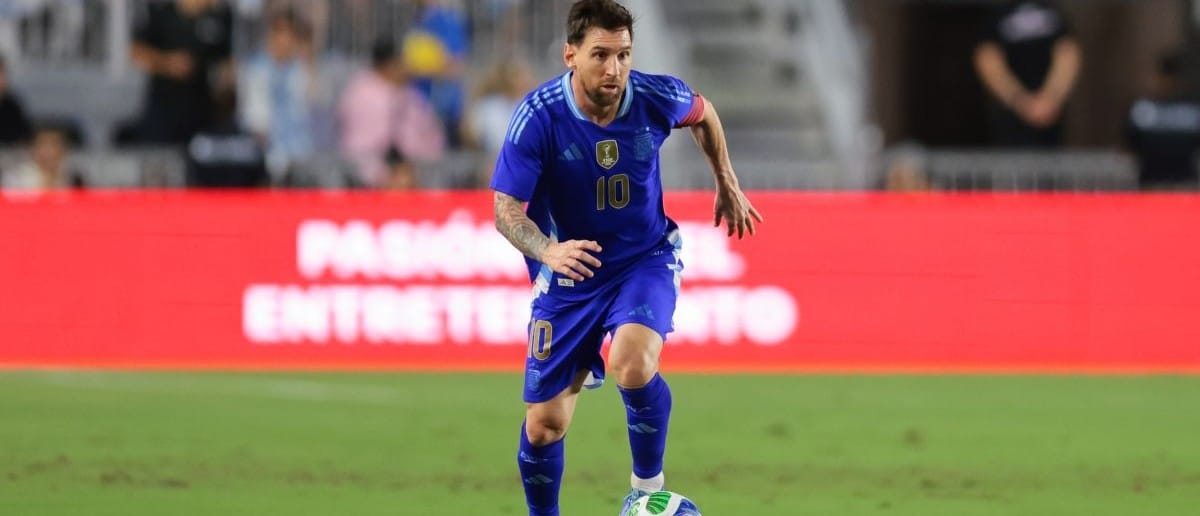 Argentina forward Lionel Messi (10) dribbles the ball against Puerto Rico during the first half at Chase Stadium