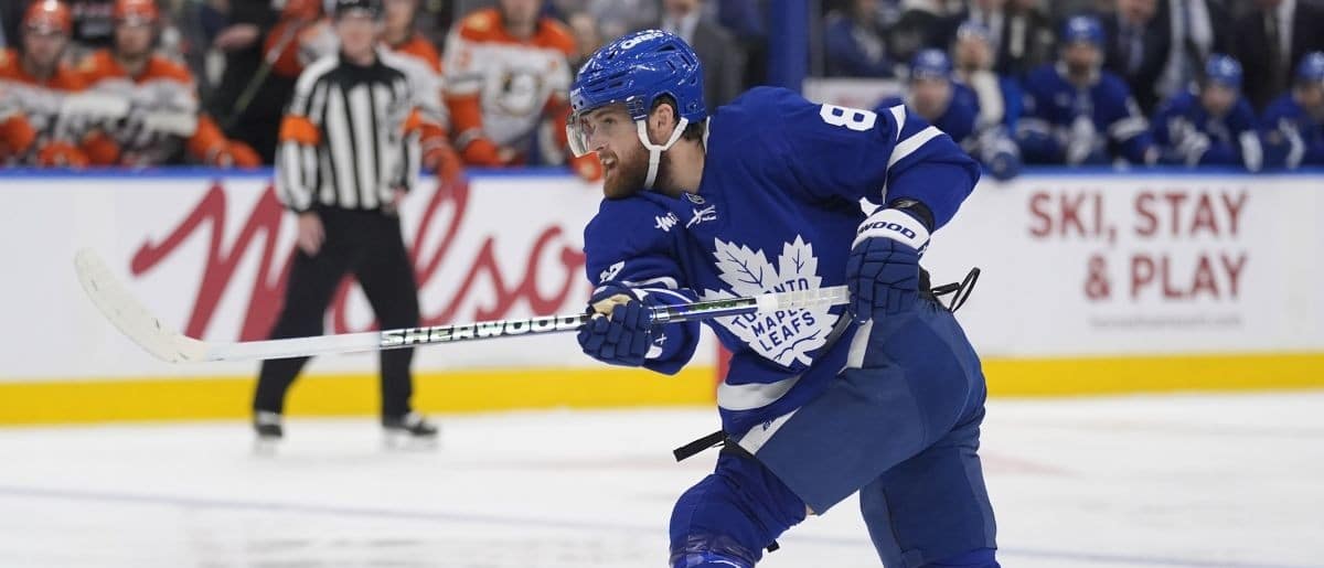Toronto Maple Leafs forward William Nylander (88) shoots the puck against the Anaheim Ducks during the third period at Scotiabank Arena