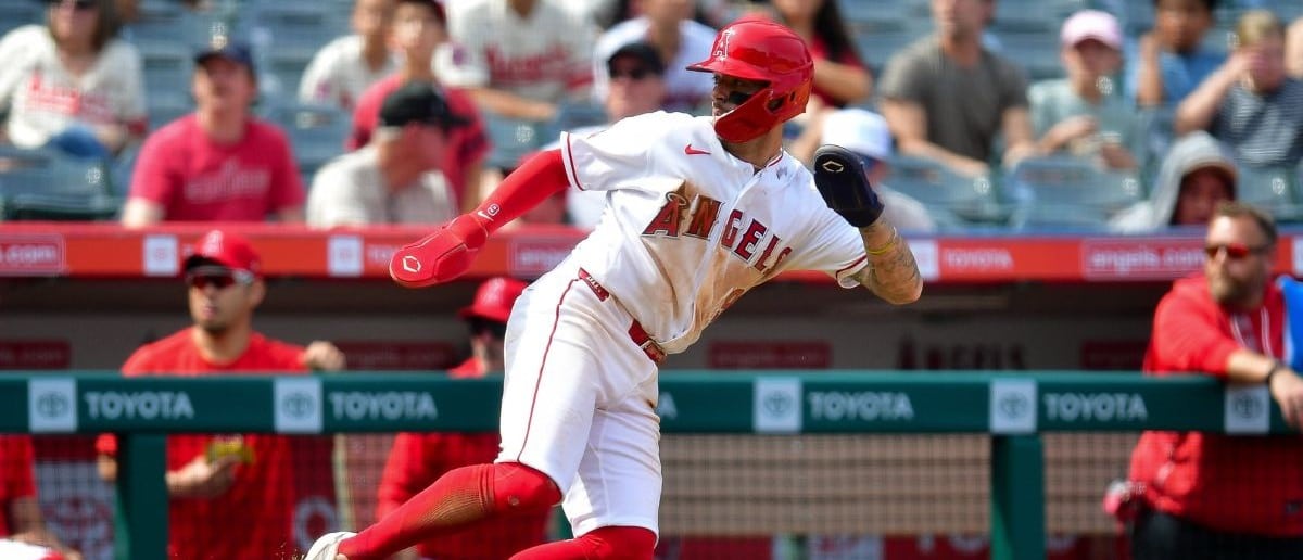 Los Angeles Angels shortstop Zach Neto (9) goes back to third against the Seattle Mariners during the fourth inning at Angel Stadium