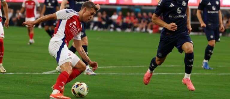 Arsenal midfielder Leandro Trossard (19) dribbles the ball during the second half against the Manchester United at SoFi Stadium.
