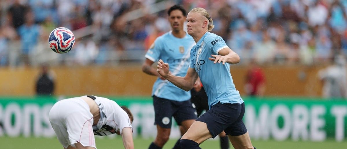 Manchester City forward Erling Haaland (9) battles for the ball against Juventus FC defender Nicolo Savona (37) during the second half during a group stage match of the 2025 FIFA Club World Cup at Camping World Stadium