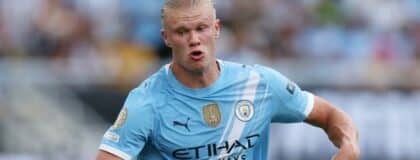 Manchester City forward Erling Haaland (9) controls the ball against Juventus FC during the second half during a group stage match of the 2025 FIFA Club World Cup at Camping World Stadium