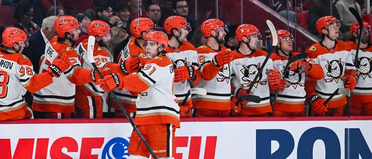 Anaheim Ducks center Leo Carlsson (91) celebrates with his teammates his goal against the Montreal Canadiens during the first period at Bell Centre