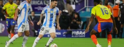 Argentina forward Lionel Messi (10) dribbles the ball against Colombia during the first half of the Copa America final at Hard Rock Stadium.
