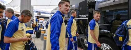 Sweden forward Viktor Gyokeres (center) smiles to the fans as the Sweden men's national team arrives for the 2026 FIFA World Cup at Dallas Fort Worth International Airport