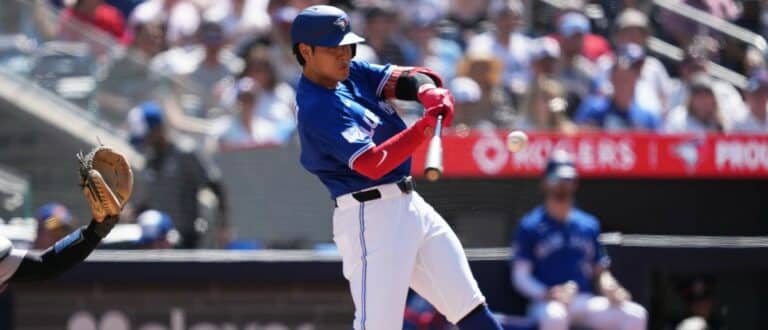 Toronto Blue Jays third baseman Kazuma Okamoto (7) hits a home run against the New York Yankees during the third inning at Rogers Centre