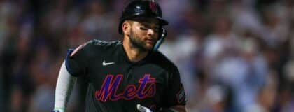 New York Mets third baseman Bo Bichette (19) hits a solo home run during the sixth inning against the Chicago Cubs at Citi Field.