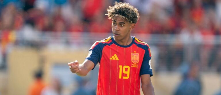 Spain forward Lamine Yamal (19) walks on the field during the FIFA World Cup 2026 final between Argentina and Spain at New York New Jersey Stadium on Sunday, July 19, 2026, in East Rutherford, NJ.