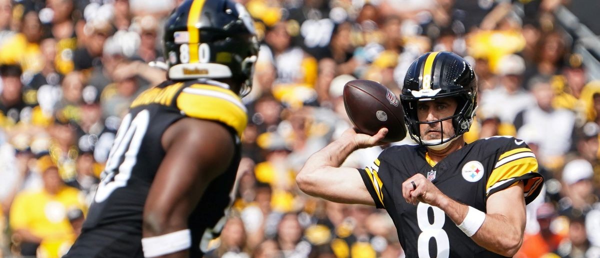 Pittsburgh Steelers quarrterback Aaron Rodgers (8) throws a pass in the second quarter of the NFL Week 3 game between the Cincinnati Bengals and Pittsburgh Steelers, Sunday, Sept. 27, 2026, at Acrisure Stadium in Pittsburgh, Pa.