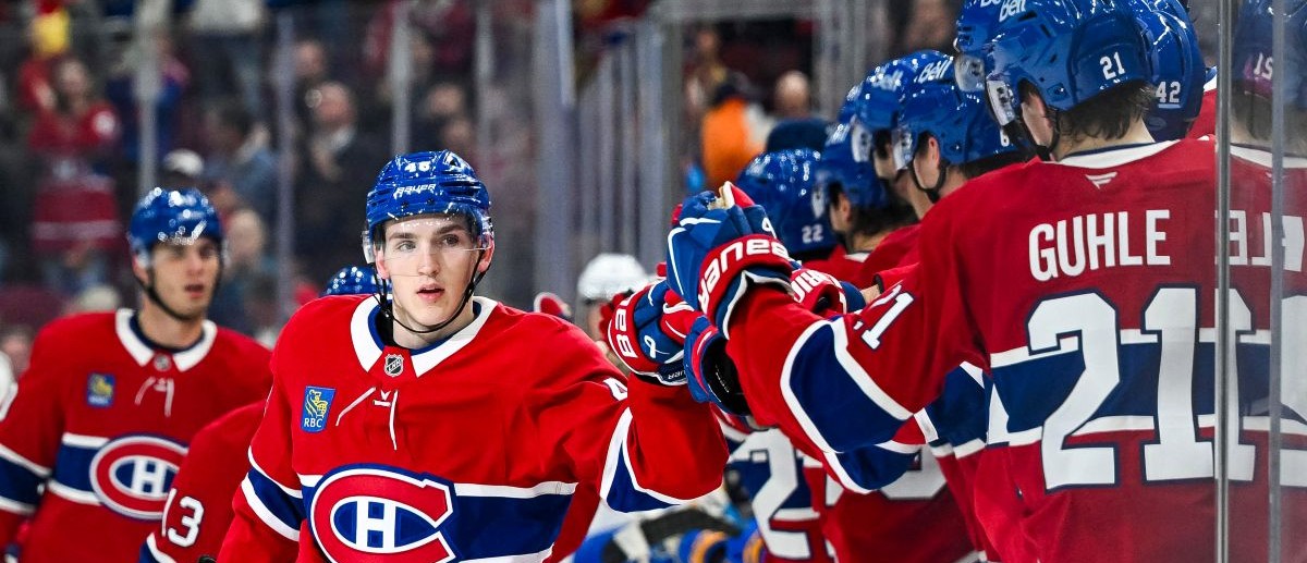 Montreal Canadiens defenseman Lane Hutson (48) celebrates with his teammates at the bench his goal against the Buffalo Sabres during the first period at Bell Centre. Mandatory Credit: David Kirouac-Imagn Images