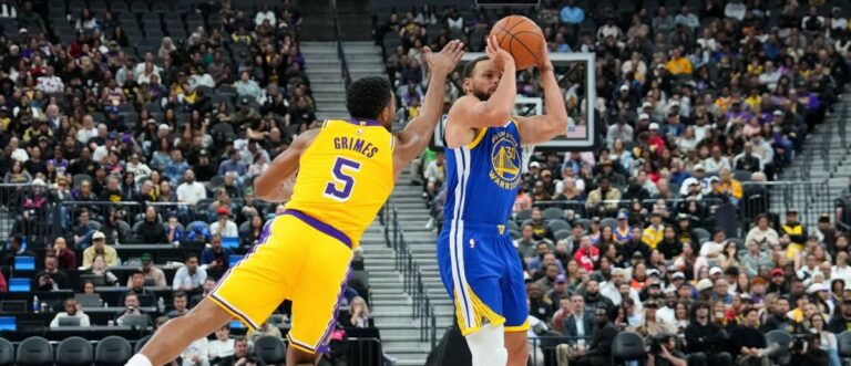 Golden State Warriors guard Stephen Curry (30) takes a shot against Los Angeles Lakers guard Quentin Grimes (5) in the third quarter at T-Mobile Arena. Mandatory Credit: Candice Ward-Imagn Images